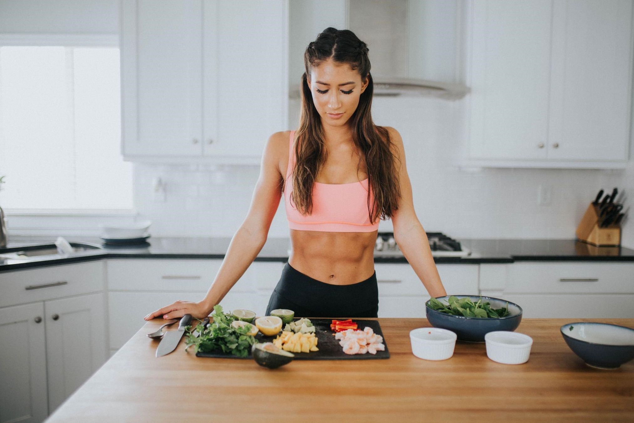 Chế độ ăn uống đóng vai trò quan trọng để giảm tích tụ chất béo ở bụng